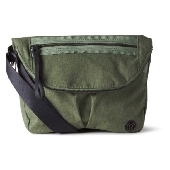 Lululemon Festival ii bag. Rarely used. - Picture 3 of 7